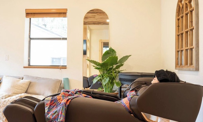 Cloudcroft Cabin | Relax &Reconnect at Zen Spa mountain cabin-Lux bath, Japanese 4D massage chair