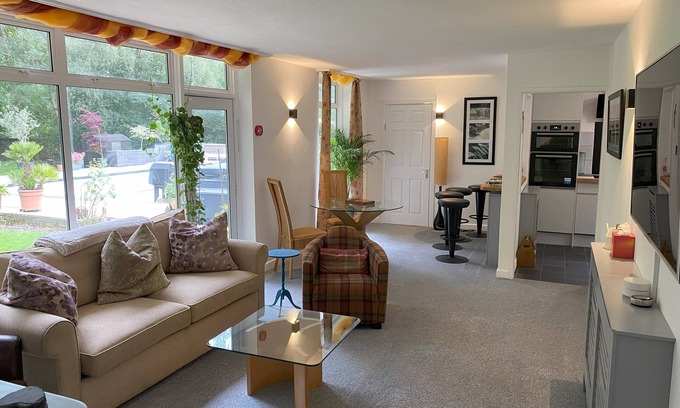 Wickham House | Relax surrounded by woodland in the Annex at Capers End!