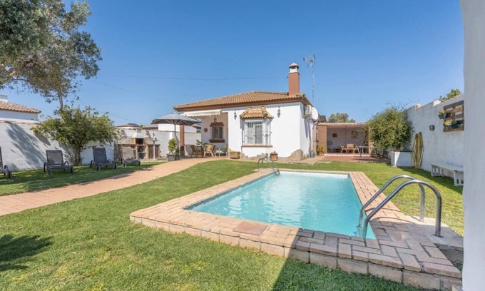 Los Franceses-la Vega Ski Chalet | Relax under the Andalusian sun and live the experience in the south of Spain.