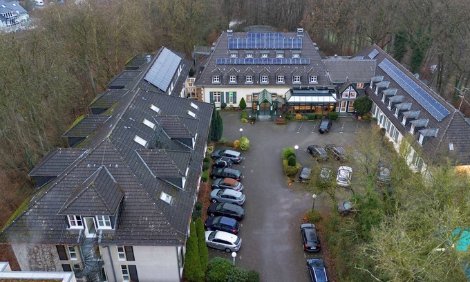 Heiligenhaus Hotel | Relax Unit Near Kettwiger Stadtwald With Bistro Dining Pet Friendly Free Parking