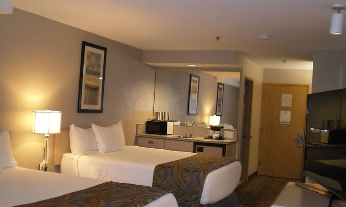 Nampa Hotel | Relax & Unwind! 2 Spacious Units, Near Morrison Center for the Performing Arts!