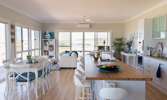 Wrenfordsley House | Relax & unwind at Shades of Blue Eco Retreat. Stunning bayviews & private beach