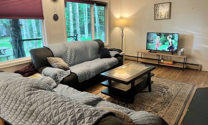 Taku - Campbell Apartment | Relax & Unwind at Urban Hideaway