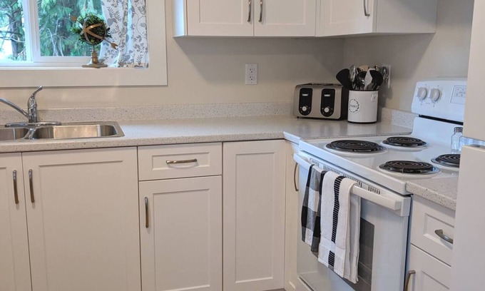 Mission House | Relax & Unwind: Coach House, 1 Bedroom