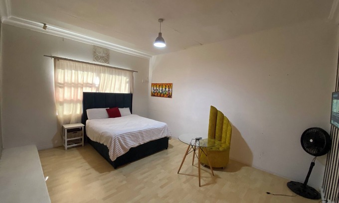 Parow North House | Relax & Unwind in Parow North !