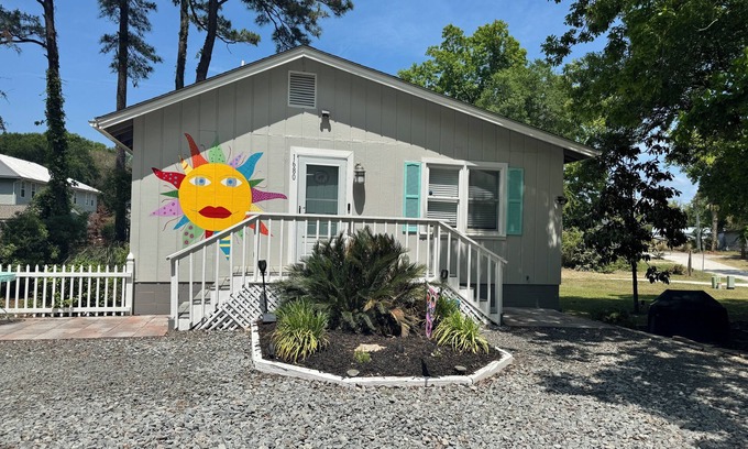 Ocean Isle Beach House | Relax & Unwind – Ocean Isle Beach Retreat w/Firepit & Fenced Yard