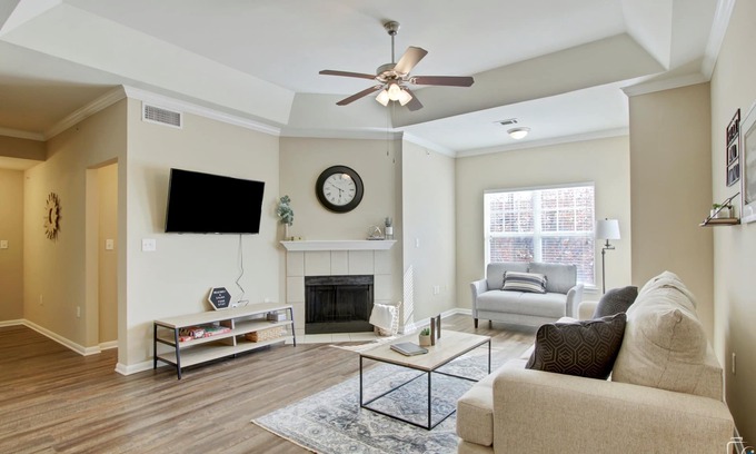 The Colony Apartment | Relax & Unwind! Pool, Hot Tub & Gym Near Grandscape, Legacy West, and Frisco!