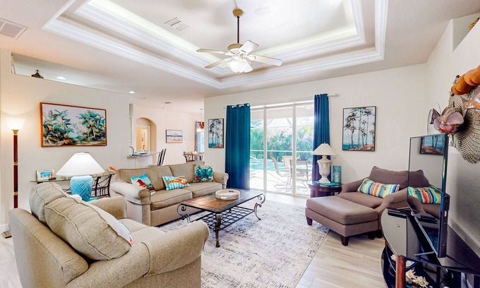 North Port House | Relax, Unwind & Reconnect at This Dog-Friendly North Port Oasis