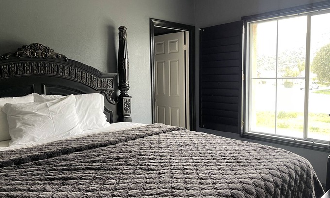 Banning House | Relax & unwind