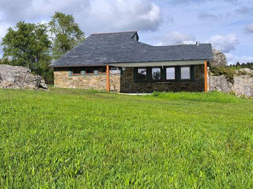 A Capela Ski Chalet | Relax & Vistas, casa en la roca