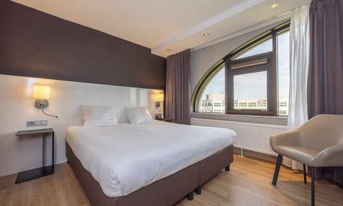 Municipality of Nieuwegein House | Relax with Indoor Heated Pool — Free Parking, Minutes to Dom Tower & Museums