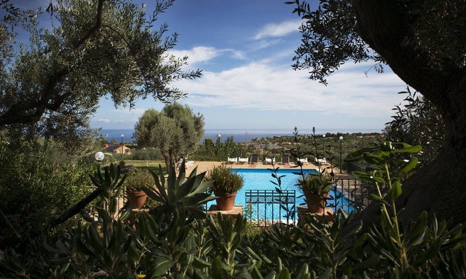 Mandra Capreria House | Relax with pool and see view!