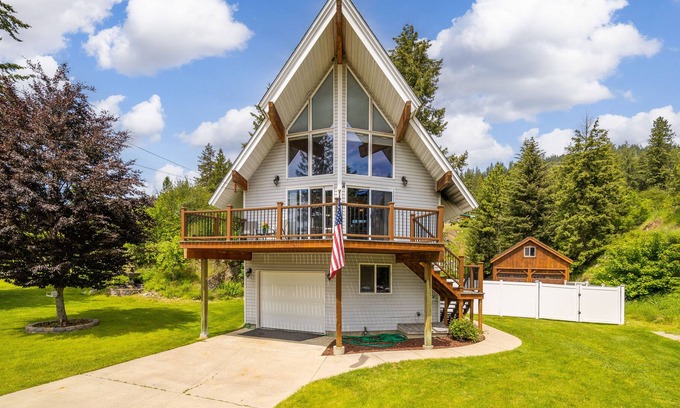 Bayview House | Relax with room to entertain in Beautiful Bayview!