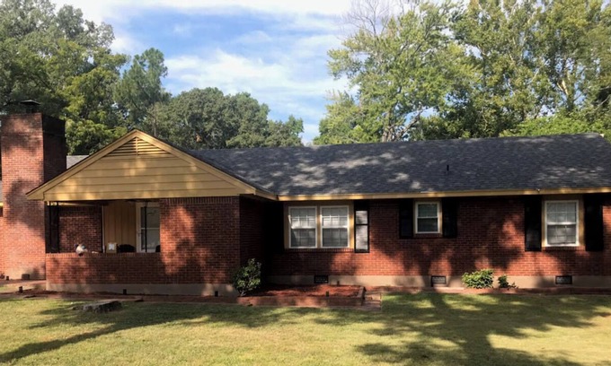 Whitehaven House | Relax with the family near Elvis attractions and near Downtown Memphis