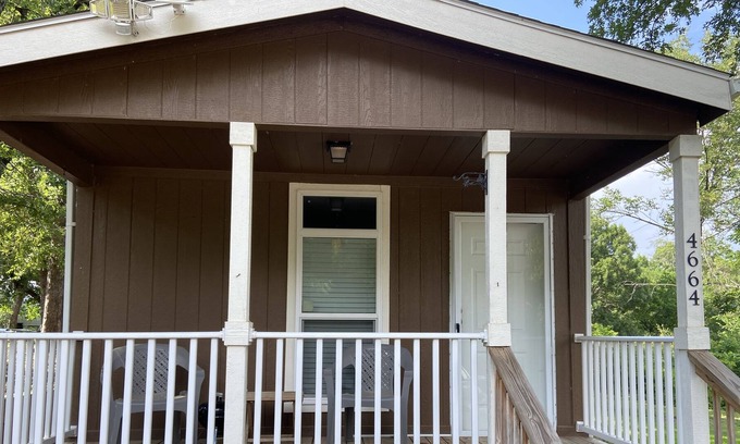 Kingston House | Relax with the family. Stay for work. Or the fishermen can enjoy Lake Texoma!