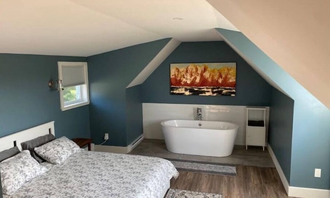 Stanstead Township Apartment | Relax, Zen condo, with AC, country side & lakes