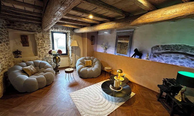 Collias House | Relaxante Maison en Pierre 1800 Centre Historique Collias