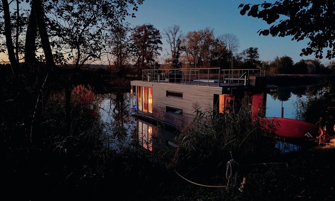 Bad Freienwalde Boat Rental | Relaxation on the water! 50sqm luxury houseboat in the middle of the nature of the Oderbruch