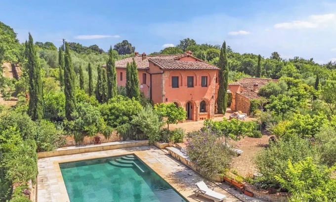 Monteriggioni Villa | Relaxation in the green, in the municipality of Monteriggioni just 7 km from Siena