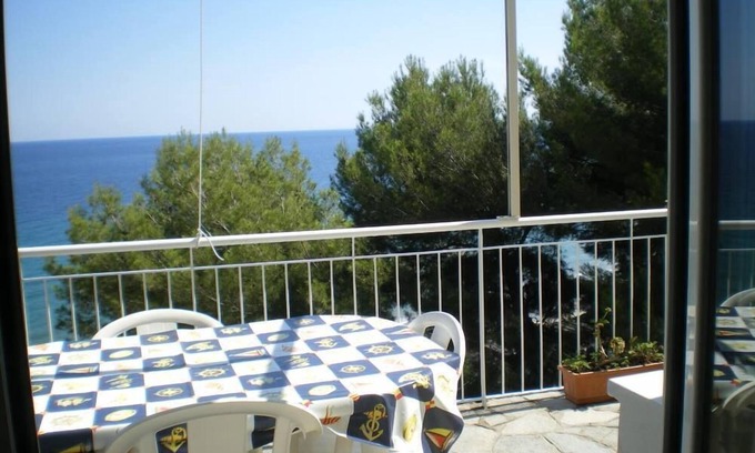 Laigueglia House | Relaxation vacations among the green pines and the blue sea