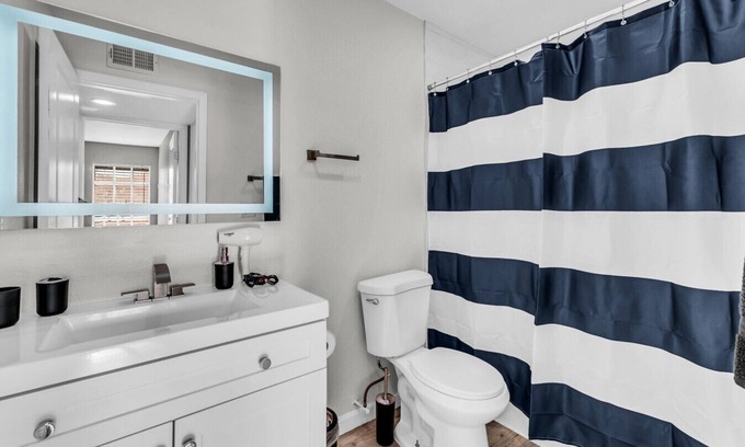 West Arlington Apartment | Relaxed 2BR Condo Close to Dining & Entertainment