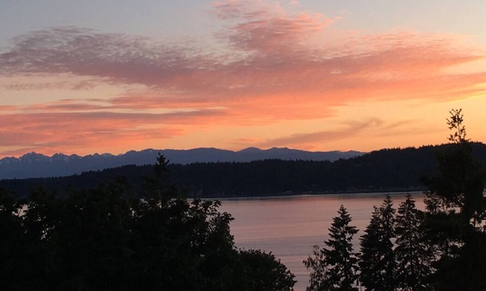 Mukilteo House | Relaxed and Enjoyable Water/Mountain View Home
