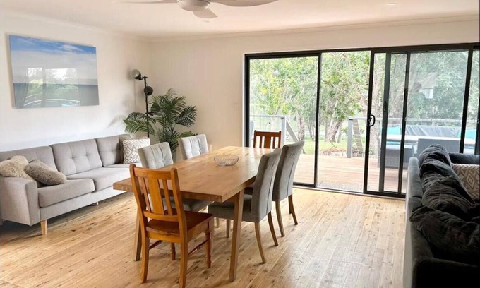 Wallaga Lake House | Relaxed and peaceful 2BR home on Wallaga Lake close to Camel Rock Beach