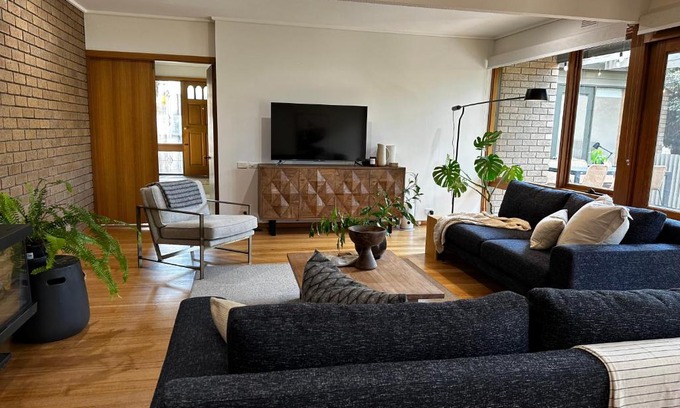 Mount Clear House | Relaxed and stylish -self check in, secure parking