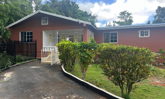 Stewart Town House | Relaxed Comfort in the Heart of Brown’s Town in a lovely 3-bdrm bungalow w/WiFi