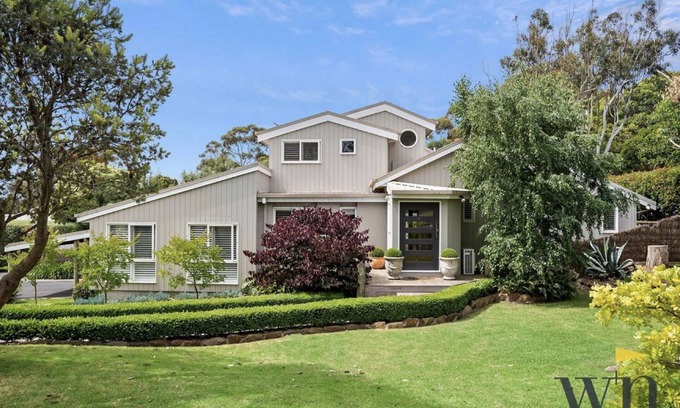 Mount Martha House | Relaxed Retreat - hot plunge pool, wood fire, pet friendly, 4pm Sun checkout,