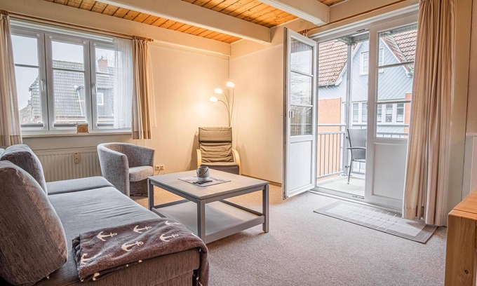 Ostersiel Apartment | Relaxed vacation apartment "Haus Möwe" right by the sea on Pellworm!