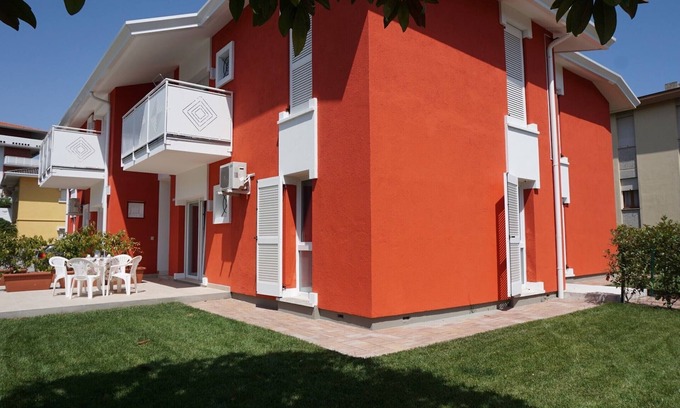 Porto Santa Margherita Apartment | Relaxing holidays by the beach - flat with garden