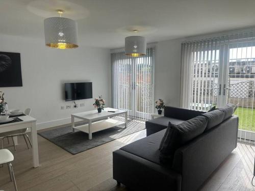 Brentwood Apartment | Relaxing 1 bedroom garden flat.