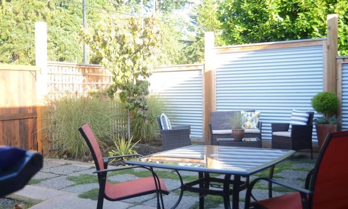 Regional District of Nanaimo Apartment | Relaxing 1 Bedroom Suite - 5 minutes from the beach!
