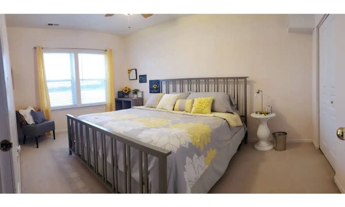Bolingbrook House | Relaxing 2 Bdrm Guest Suite w/Kit. & Pvt. Entry