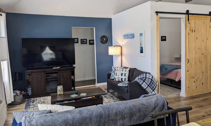 Buckeye Lake Cottage | Relaxing 2 bedroom cottage w/hot tub and air hockey/ping pong table