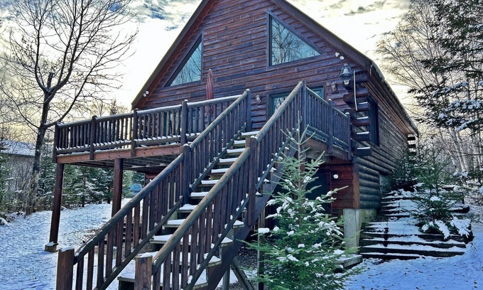 Oneida County House | Relaxing 3-bedroom family friendly cabin on Willow Lake with WiFi, AC, Washer&D