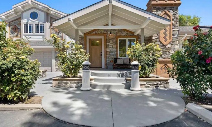 Walnut Creek House | Relaxing 3BD 2BA Home in Walnut Creek with a Fireplace, Stocked Kitchen & More.