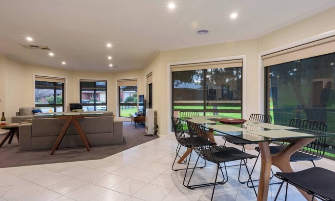 Kennington House | Relaxing 3bd in tranquil setting