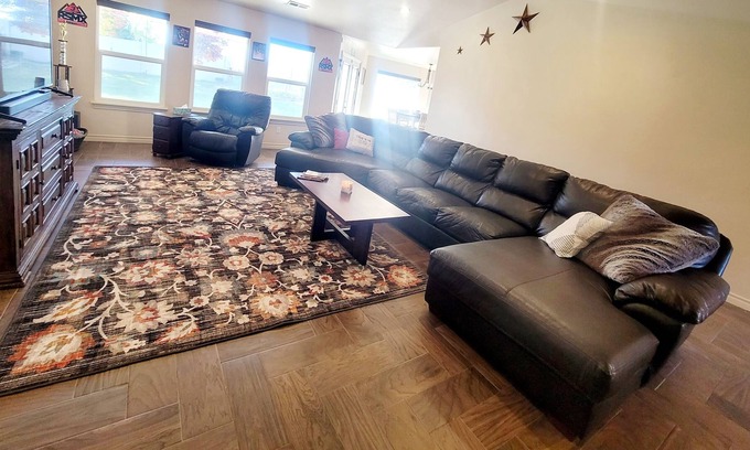 Grand Junction House | Relaxing 3BR Adventure Hideaway w/ Hot Tub