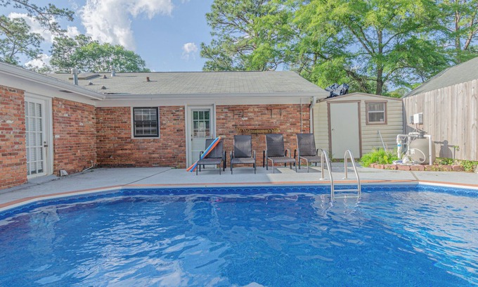 Columbus House | Relaxing 3BR Getaway with Pool and games