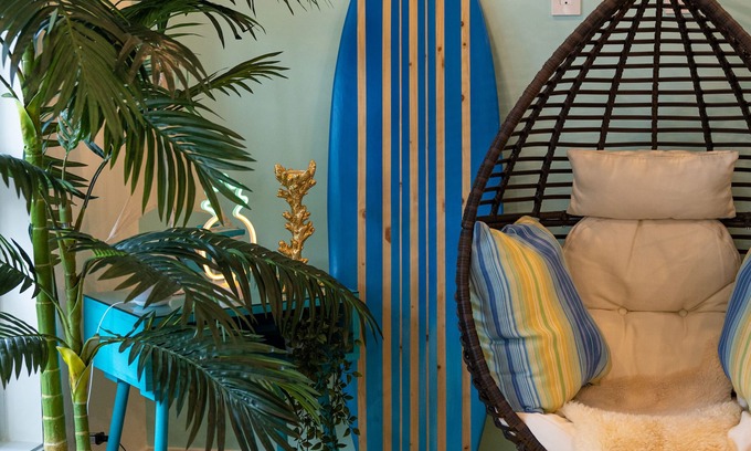 Willoughby Apartment | Relaxing Aloha style 3 bedroom condo with King bed