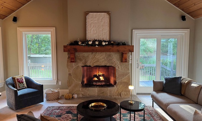 Ann Arbor House | Relaxing Ann Arbor Stay — Sleeps 9, Hot Tub, Deck, and Gourmet Kitchen