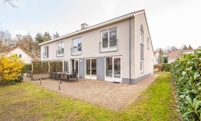 Arcen Villa | Relaxing Arcen Getaway
