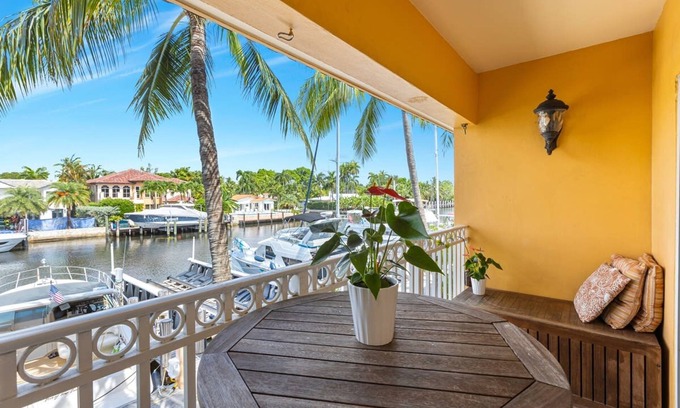 Hendricks and Venice Isles Apartment | Relaxing Beach Apt in las Olas Blvd