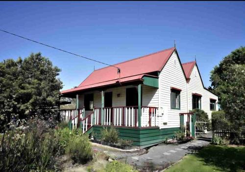 Foster House | Relaxing & beautiful Miner's cottage near Wilson’s Prom