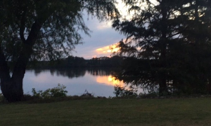 Horseshoe Lake Cabin | Relaxing Cabin 30 mins from Downtown Memphis with King Bed at Horseshoe Lake