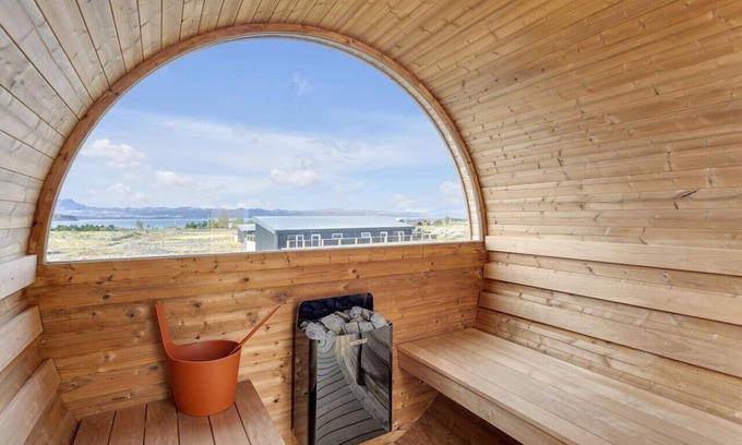 Veidilundur Cabin | Relaxing Cabin w/Hot Tub & Sauna - Serene Retreat