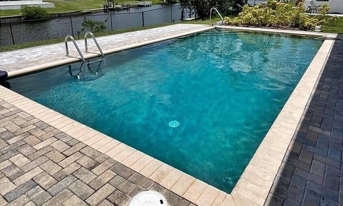 North Port House | Relaxing canal front 2 BR pool home in North Port - Pineapple Way