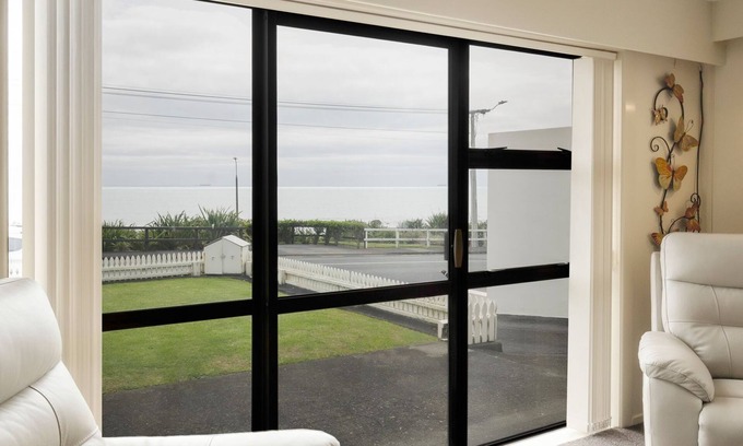 New Plymouth Apartment | Relaxing Central and Seaview Holiday